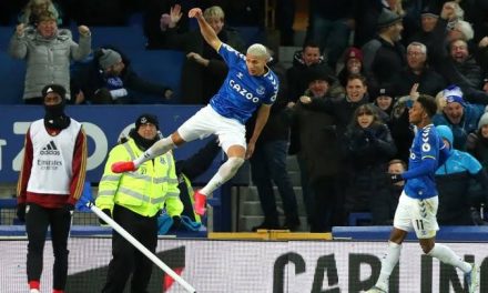 Gray Late Strike Gives Everton Victory Over Arsenal