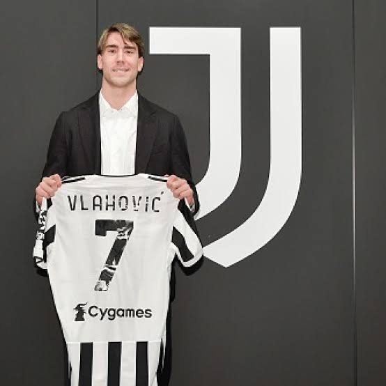Dusan Vlahovic Signs For Juventus, Leaves Fiorentina
