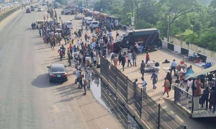 Commuters Stranded In Lagos, As Commercial Bus Drivers Begin Seven Days Strike