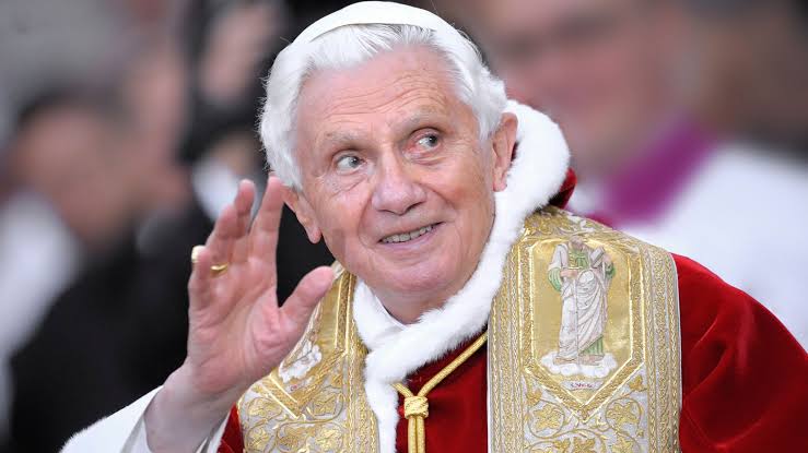 Pope Francis Emeritus, Ratzinger Is Dead