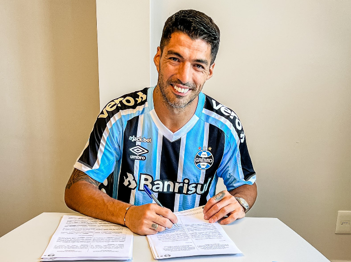 Luis Suarez Joins Gremio