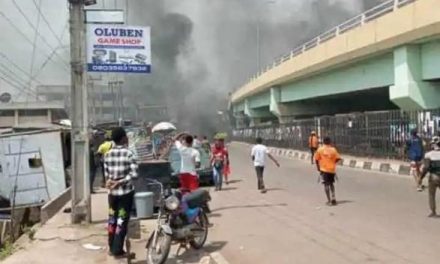 Crisis In Abeokuta, As Youths Goes Berserk Over Scarcity Of New Naira Notes, Fuel