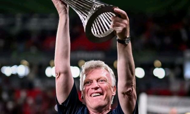 Moyes Lift First Major Trophy As Coach