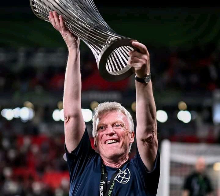 Moyes Lift First Major Trophy As Coach