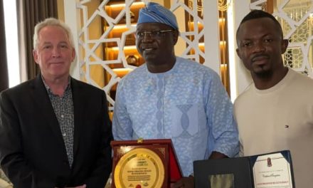 Ibrahim Dende Egungbohun Receives Award for Philanthropy