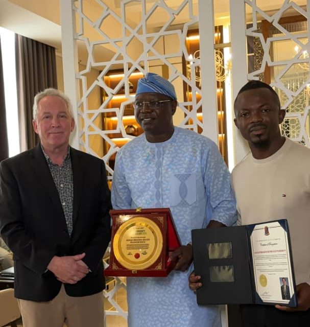 Ibrahim Dende Egungbohun Receives Award for Philanthropy