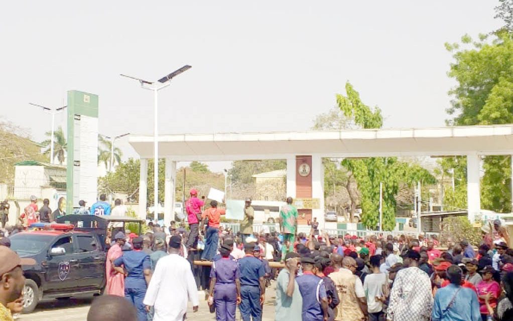 Court Orders FCTA Workers To Suspend Strike, Resume Back To Work