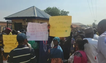 Crisis Rocks Kwara State, As Teachers Stage Protest Over Exclusion From 30 Percent Allowance For State Workers